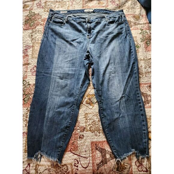 Torrid Girlfriend Jeans Womens Blue Denim Pants High Rise Pockets Size 28T - Picture 2 of 10